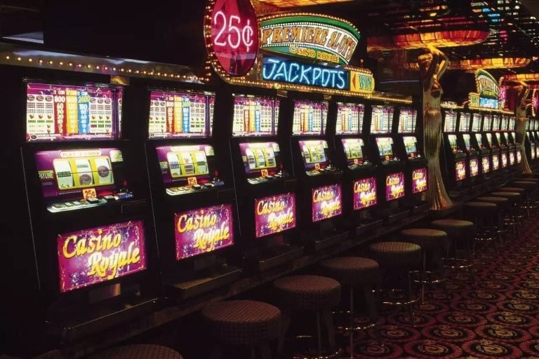 Filipino player accessing jiliq Live Casino on a smartphone with PHP balance